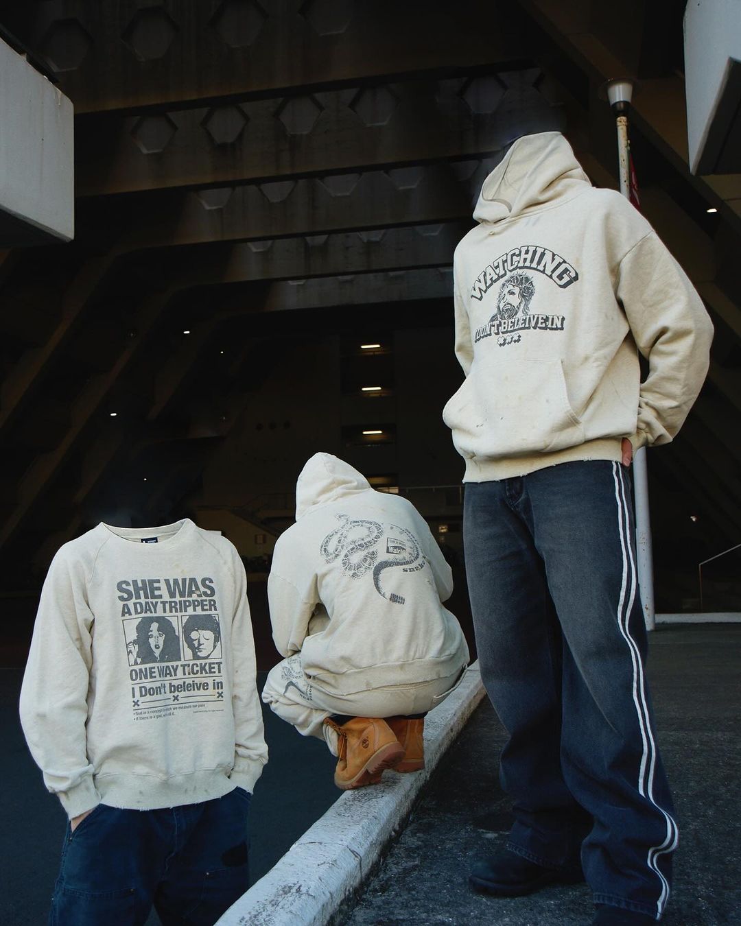 GOD'S WATCHING × BELVET CREW NECK / SHE WAS A DAY TRIPPER free