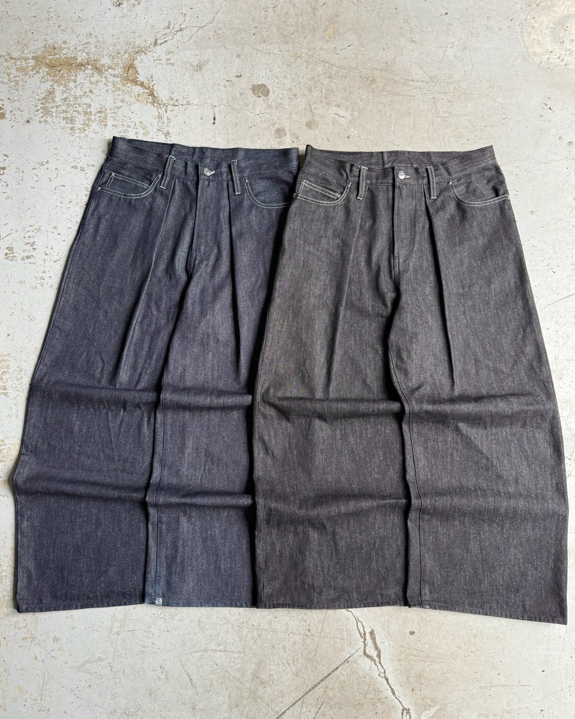 Classic Rigid Tuck pants