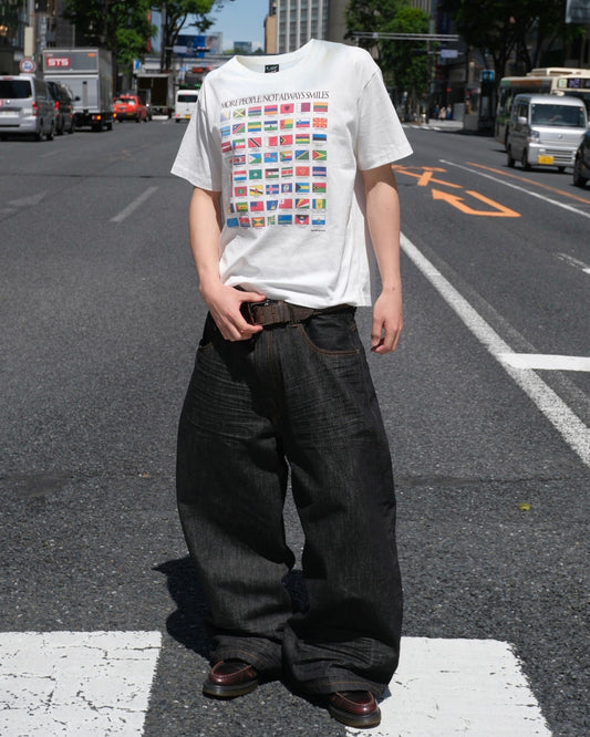 「More people,not always smiles」Flag tee