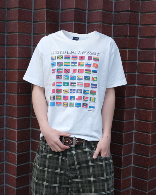 「More people,not always smiles」Flag tee
