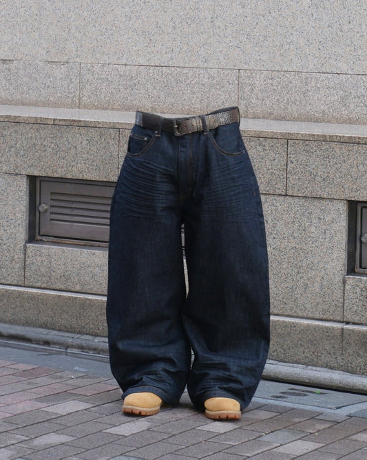 Baggy rigid denim