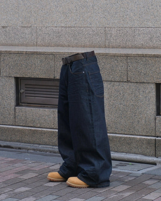 Baggy rigid denim