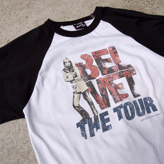 The tour raglan sleeve