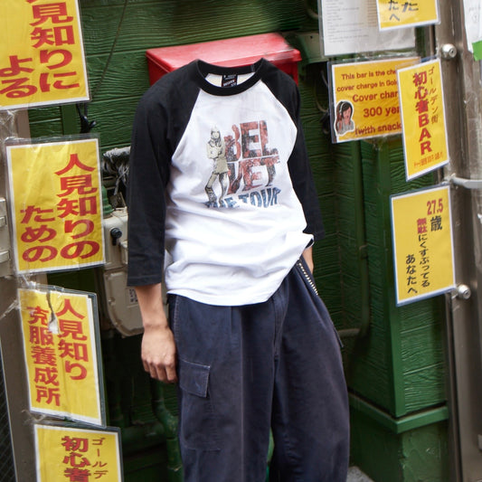 The tour raglan sleeve