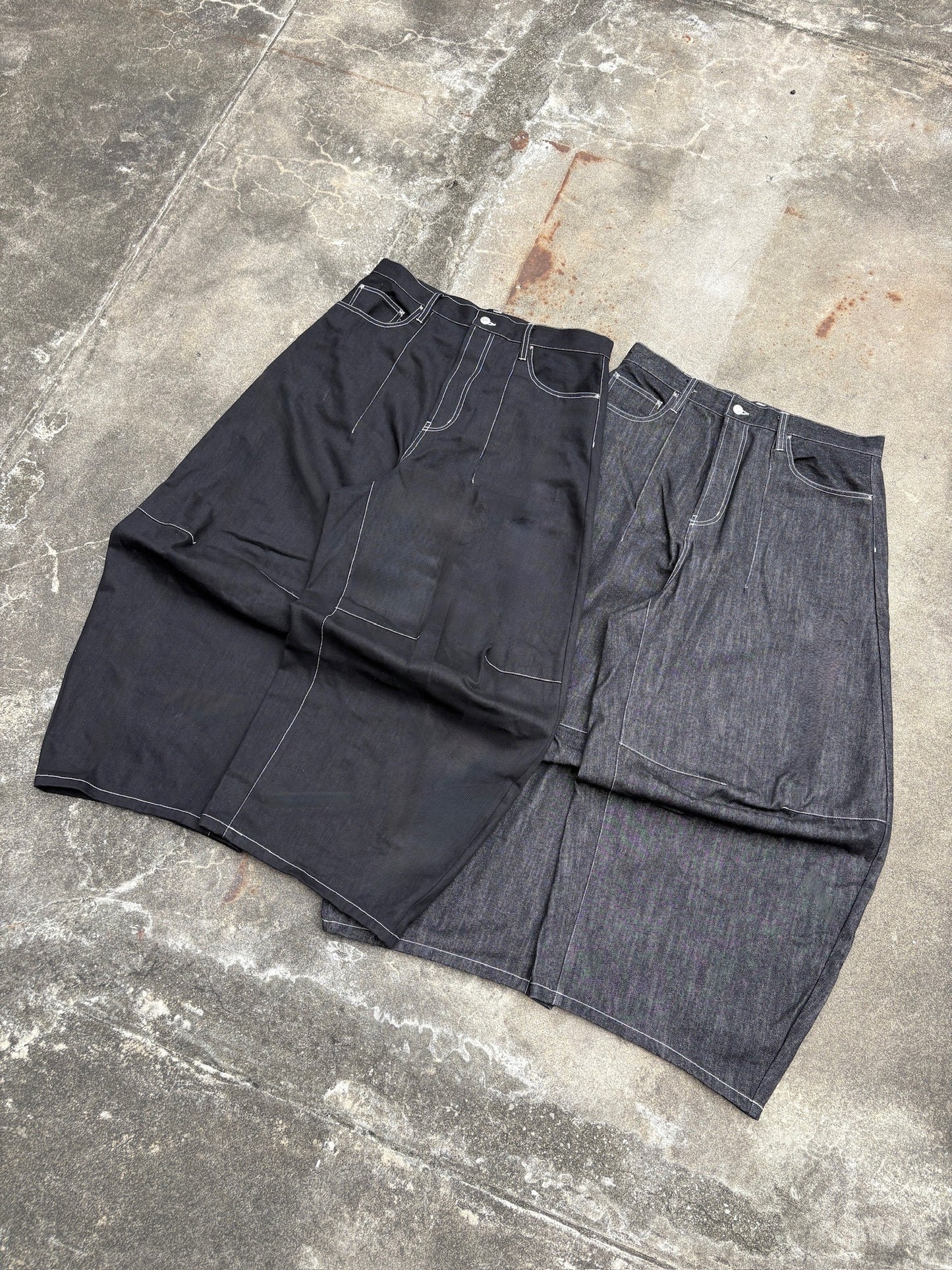 Pleated Wide-Leg Baggy Pants free